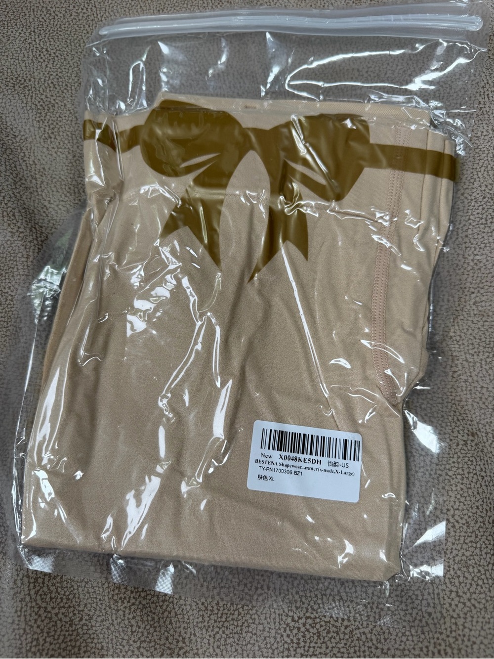 High-Waist Seamless Shaping Shorts in Cream - Picture 4 of 5